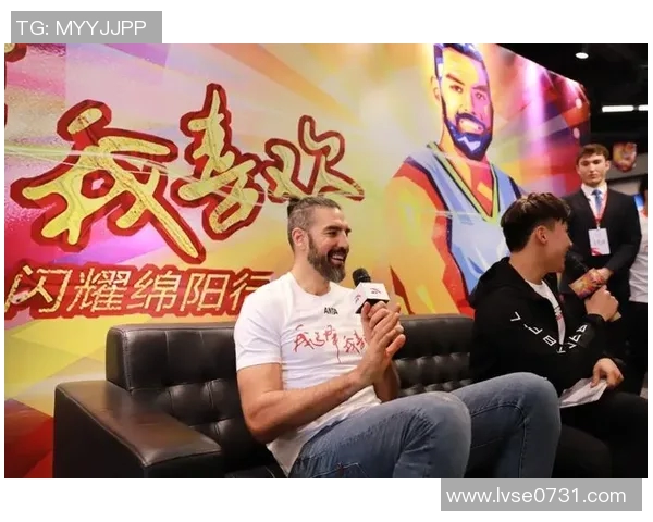 姚明进场DJ热舞瞬间引爆全场气氛球迷欢呼声此起彼伏