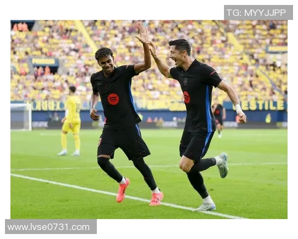 德甲火力横扫，比打与曼兰在赛场上展现出色表现